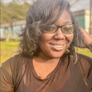 Meet your Posher, Leslie